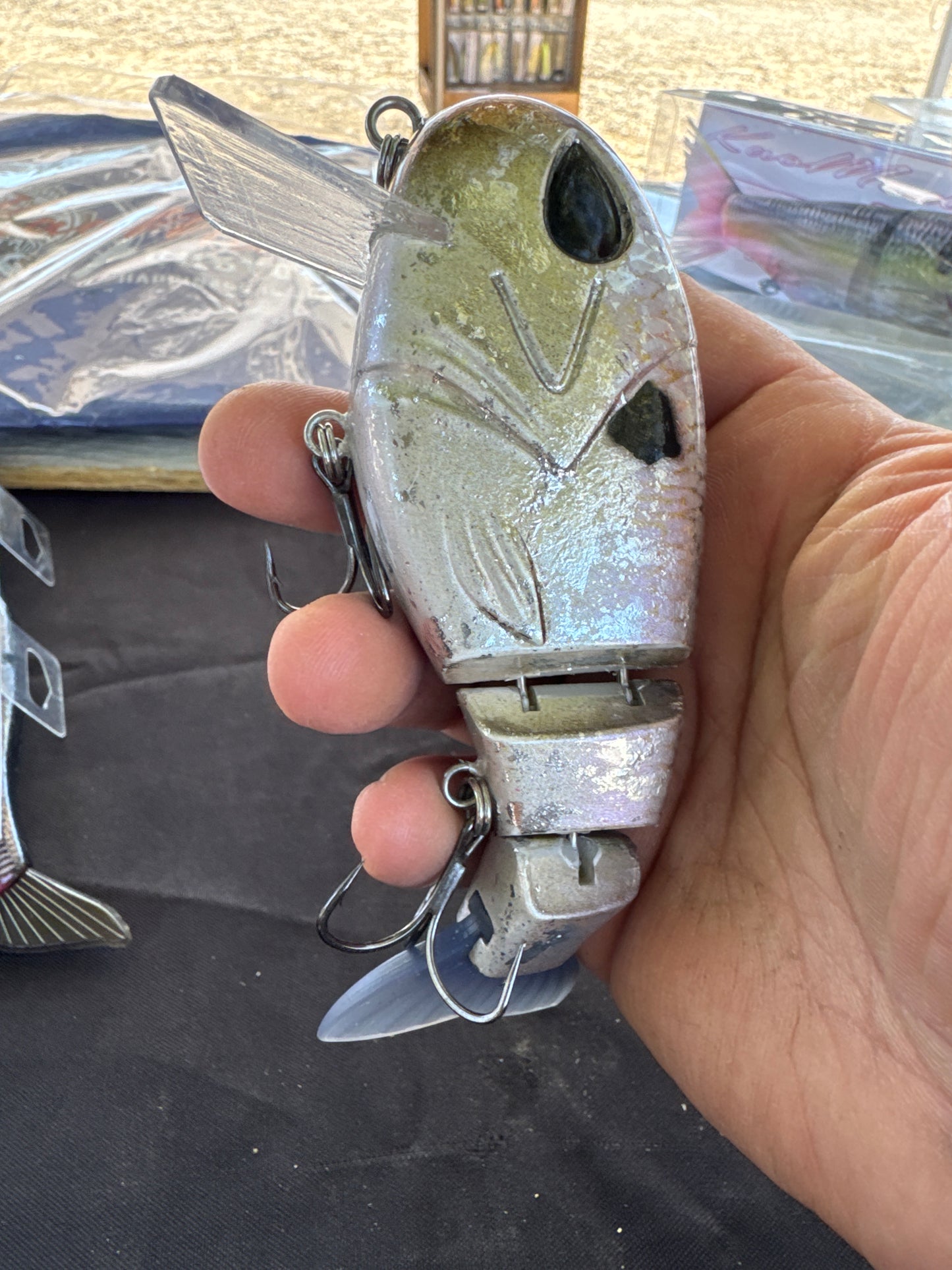 Flashy alien canned shad wake